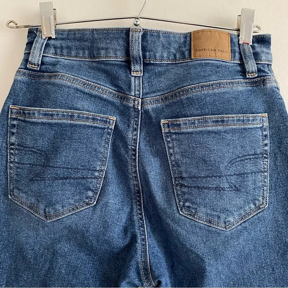 AMERICAN Eagle High Rise Mom Jean  Medium wash Size 00 Short - Picture 6 of 13